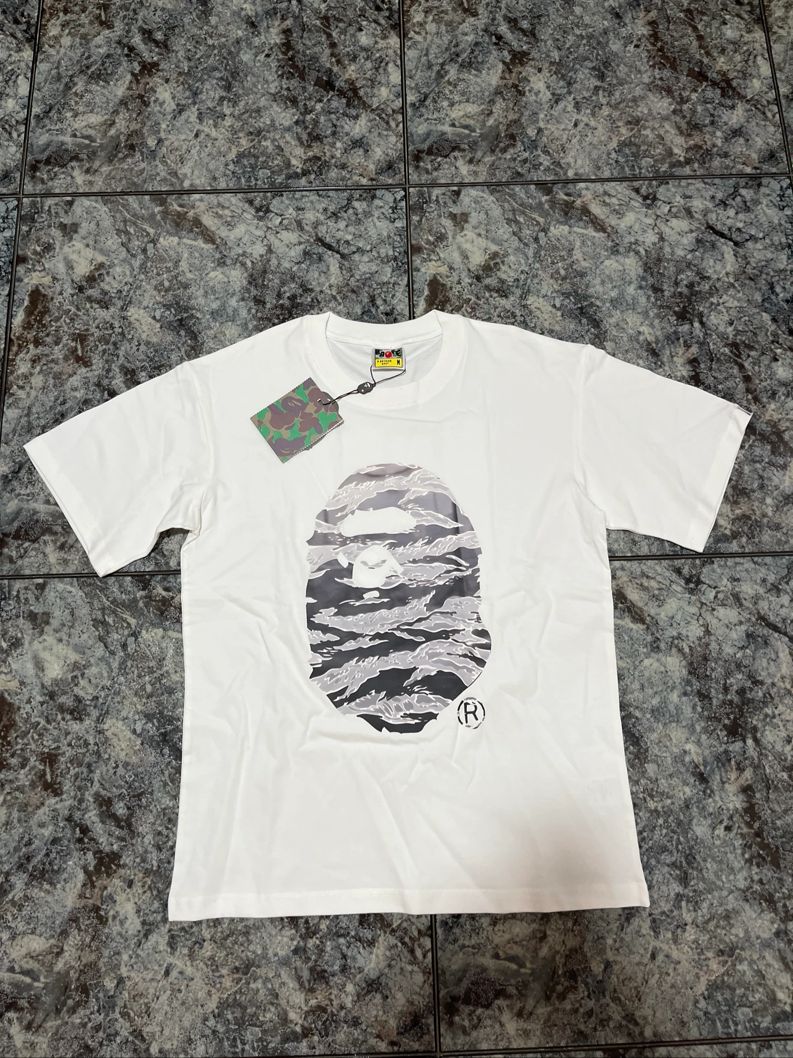 T-shirt bape